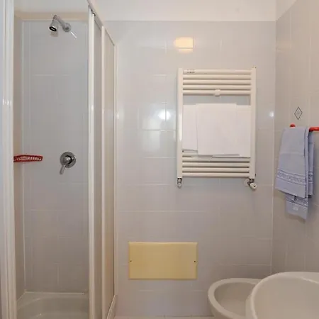 Hotell Elena *