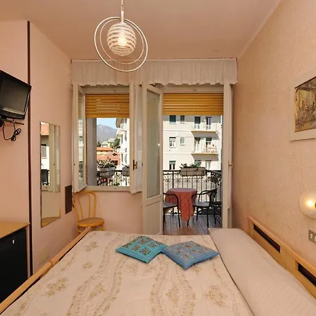Hotell Elena *